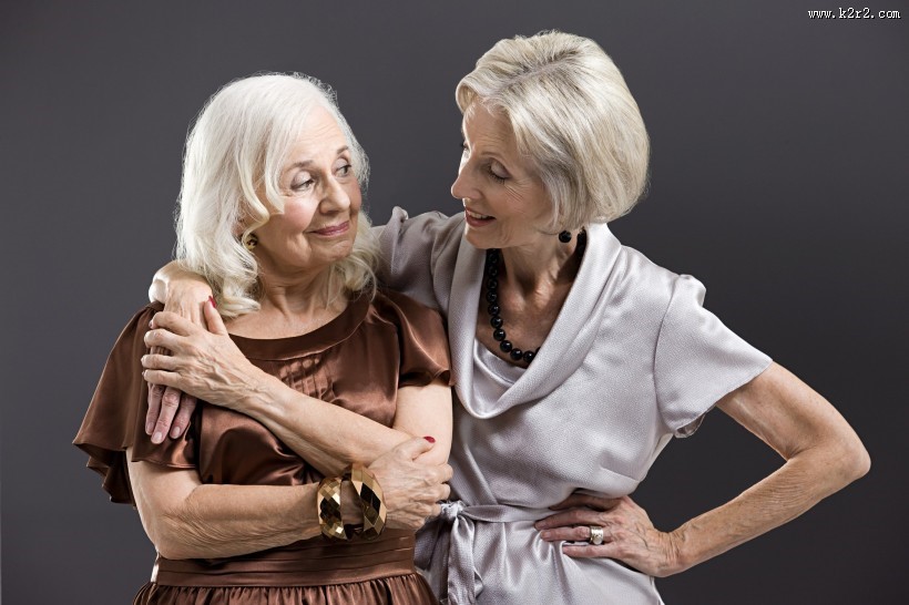 快乐老年人图片