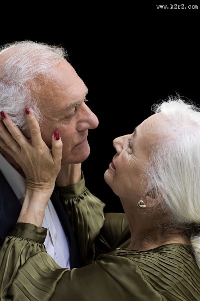 快乐老年人图片