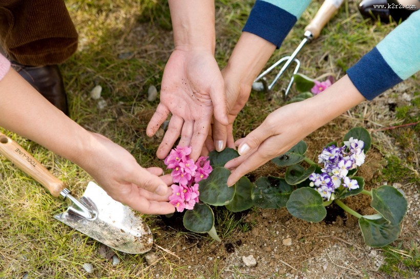 中年夫妇户外休闲图片