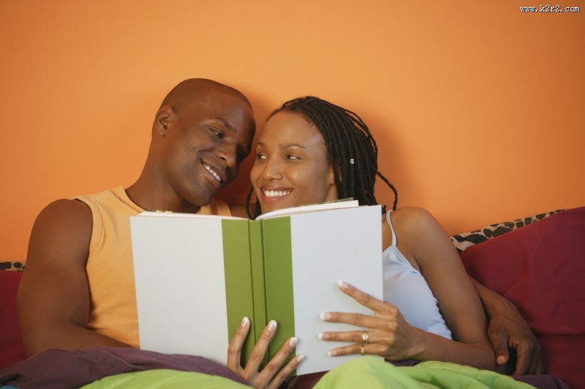 夫妻家中生活图片