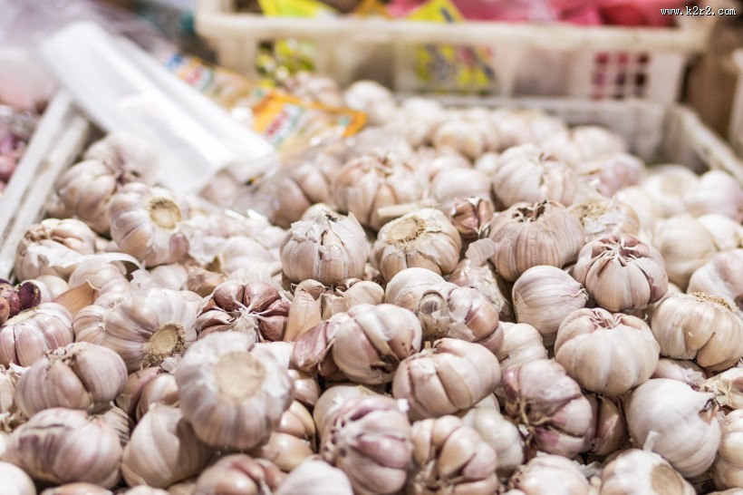 扁球形的大蒜图片