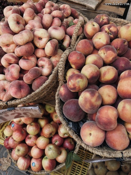 红彤彤的桃子图片