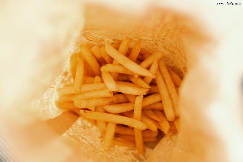 金黄酥脆的炸薯条图片