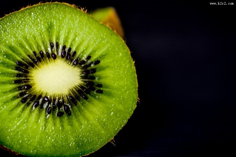 切开的猕猴桃图片