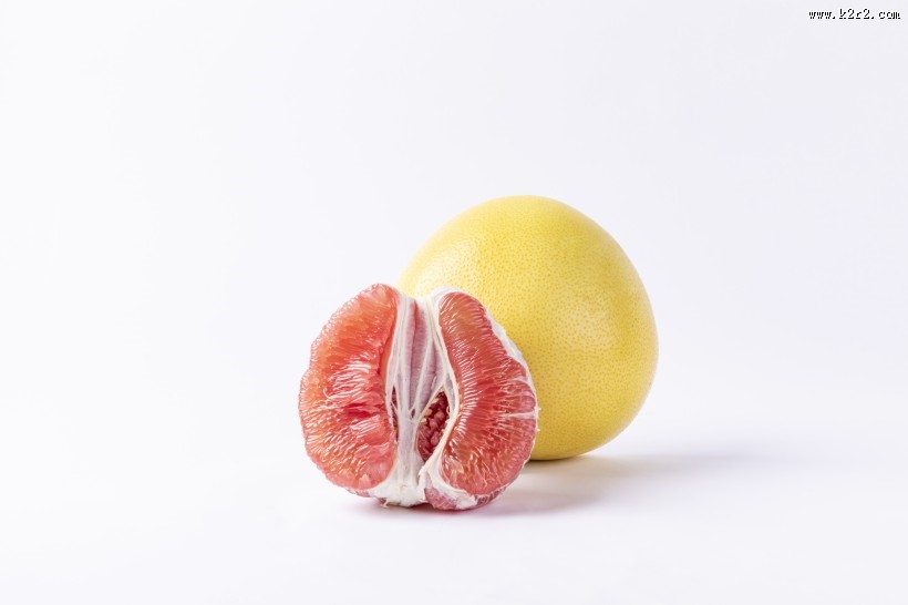 剥开的新鲜红心蜜柚图片