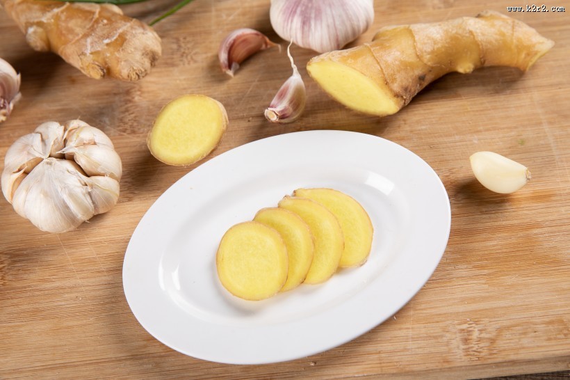 砧板上的姜蒜调料图片大全