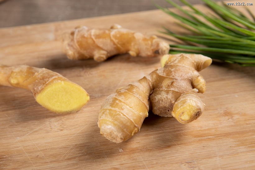 砧板上的姜蒜调料图片大全