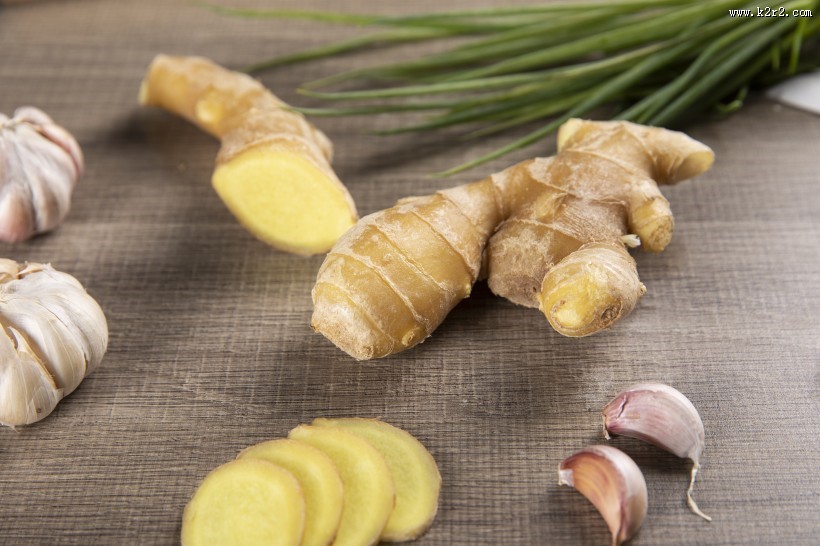 砧板上的姜蒜调料图片大全