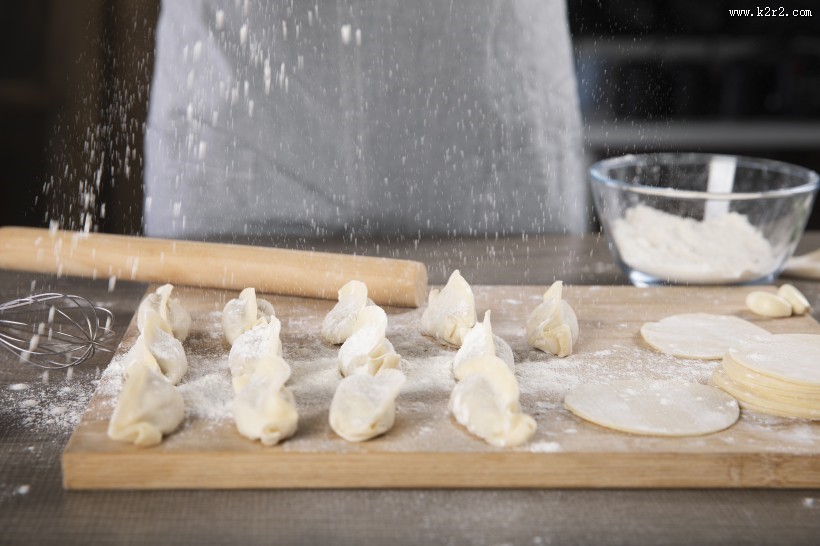 制作饺子的过程图片