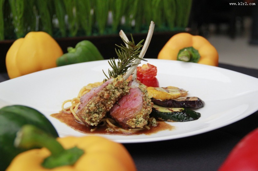 鲜嫩美味的牛排图片