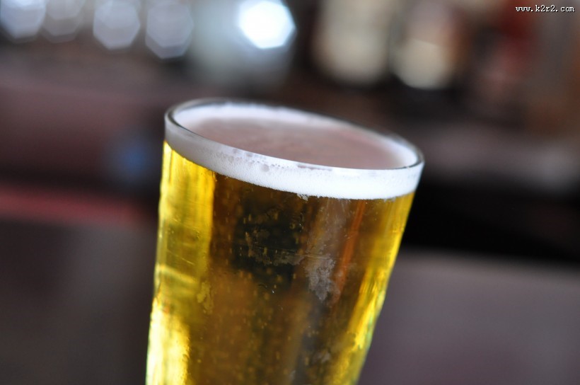 玻璃杯中的啤酒图片大全