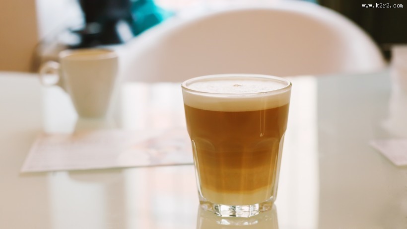 玻璃杯中的啤酒图片大全