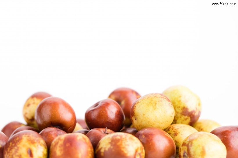 桌面上新鲜好吃的冬枣图片