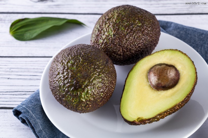 营养价值超高的绿色牛油果图片