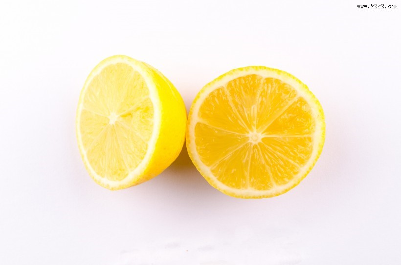 切开的新鲜柠檬图片