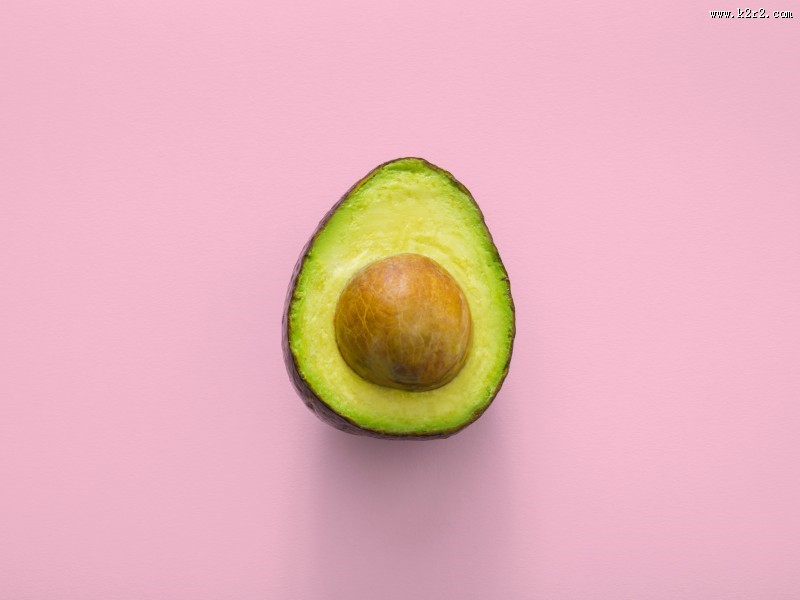 切开的牛油果图片