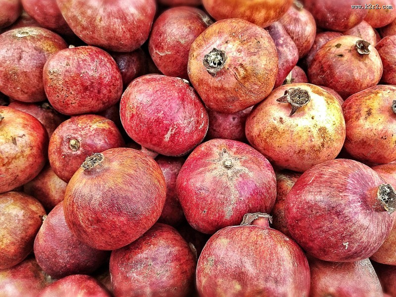 新鲜石榴的图片