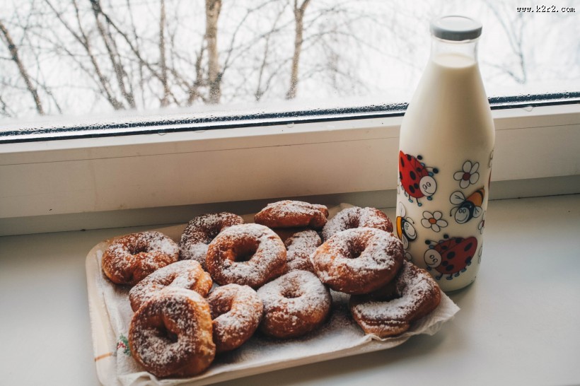 营养丰富的牛奶图片