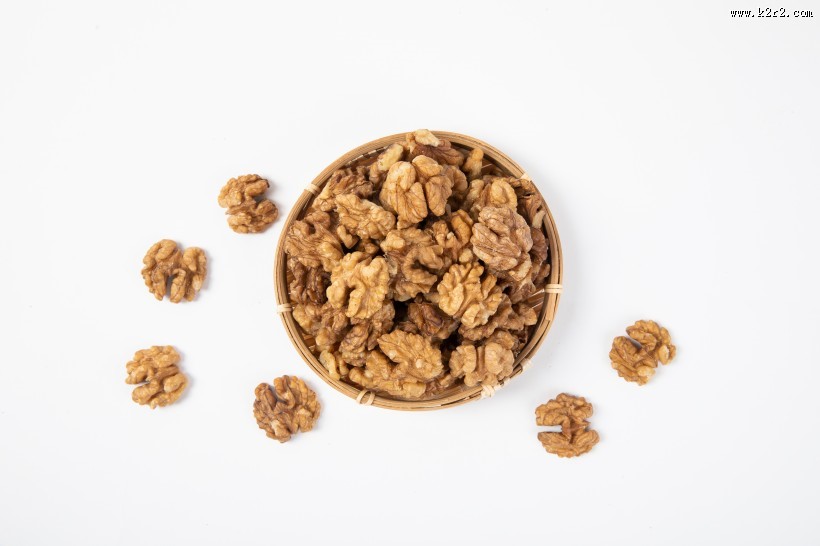 美味好吃剥开的核桃仁图片