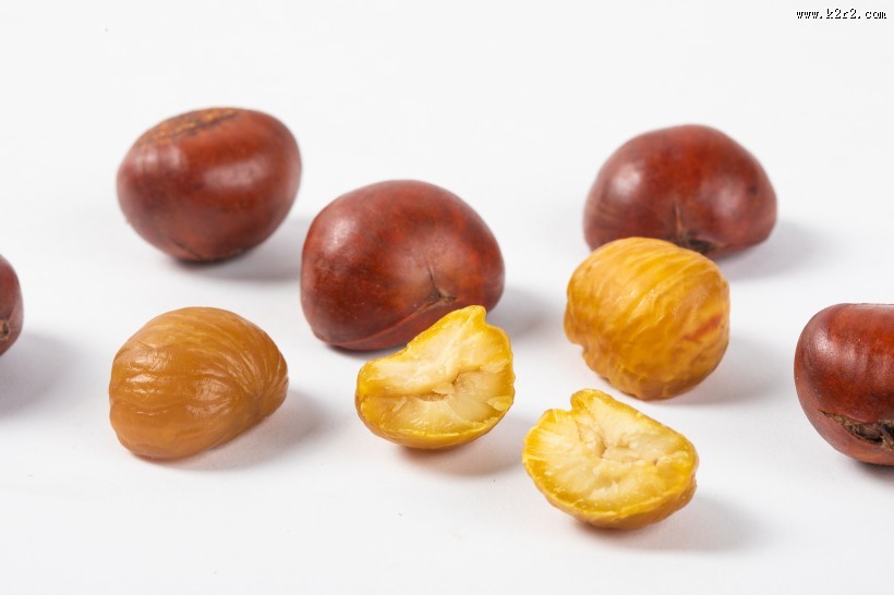 去壳金黄的板栗肉图片