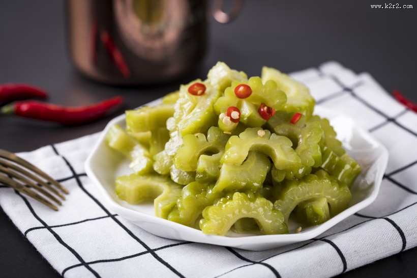 夏日凉拌苦瓜图片