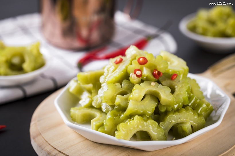 夏日凉拌苦瓜图片