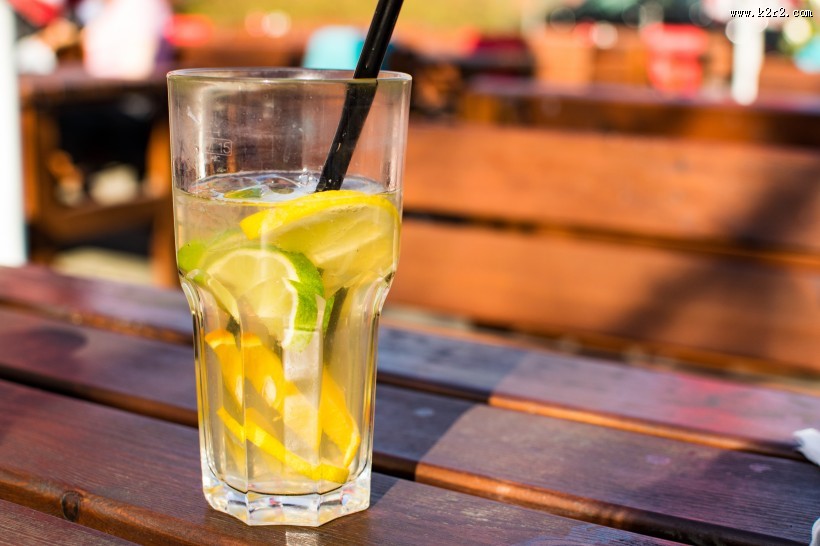 夏日柠檬冰饮和柠檬图片