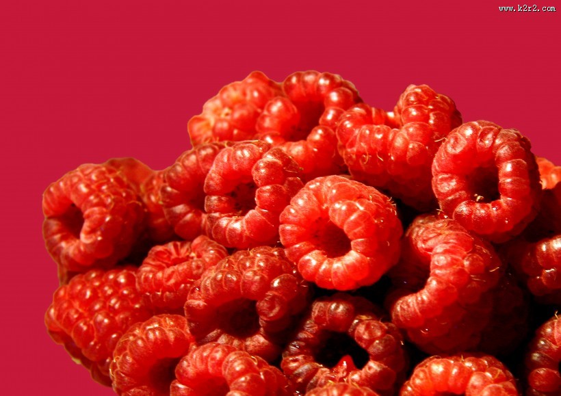 又红又甜的山莓图片