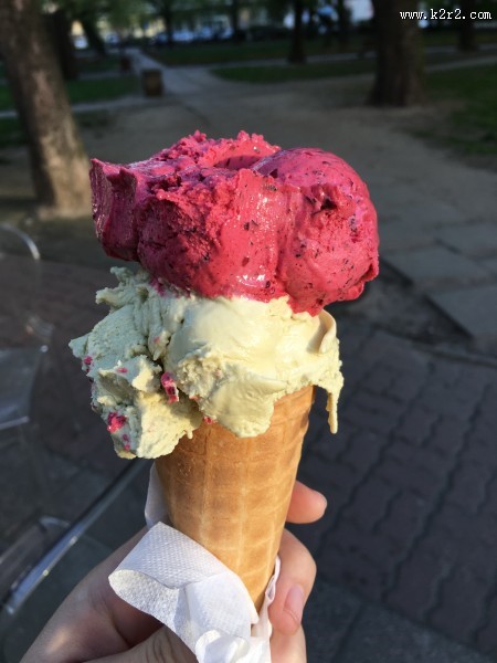 冰凉爽口的冰激凌图片
