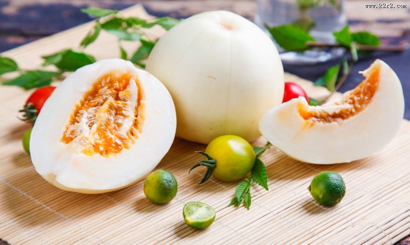 放到桌上的新鲜水果图片大全