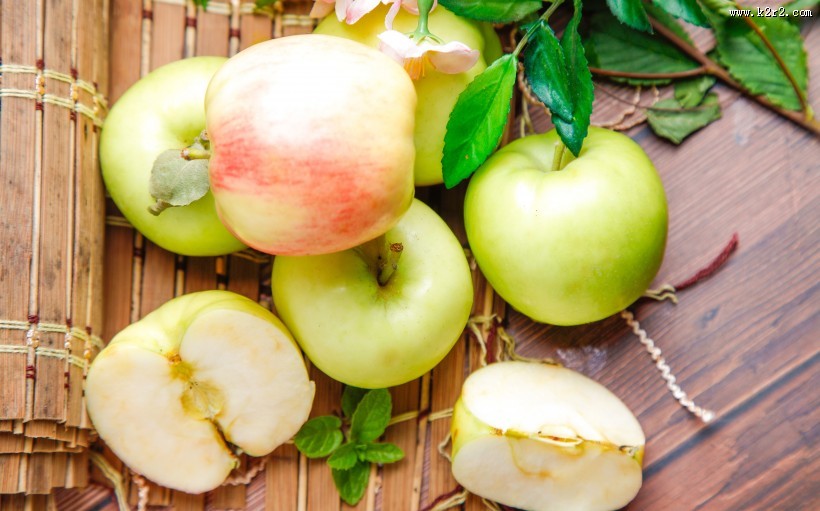 放到桌上的新鲜水果图片大全