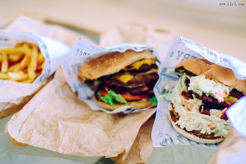 营养平衡的汉堡图片