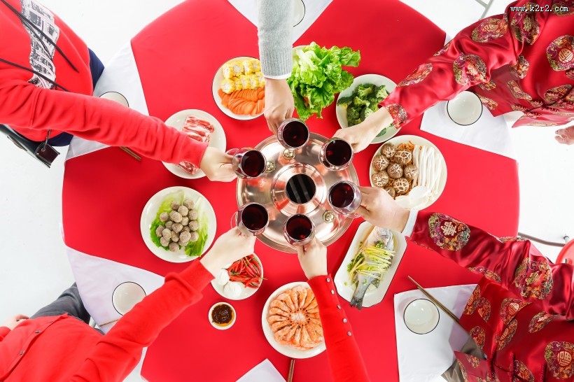 餐桌上的美食图片