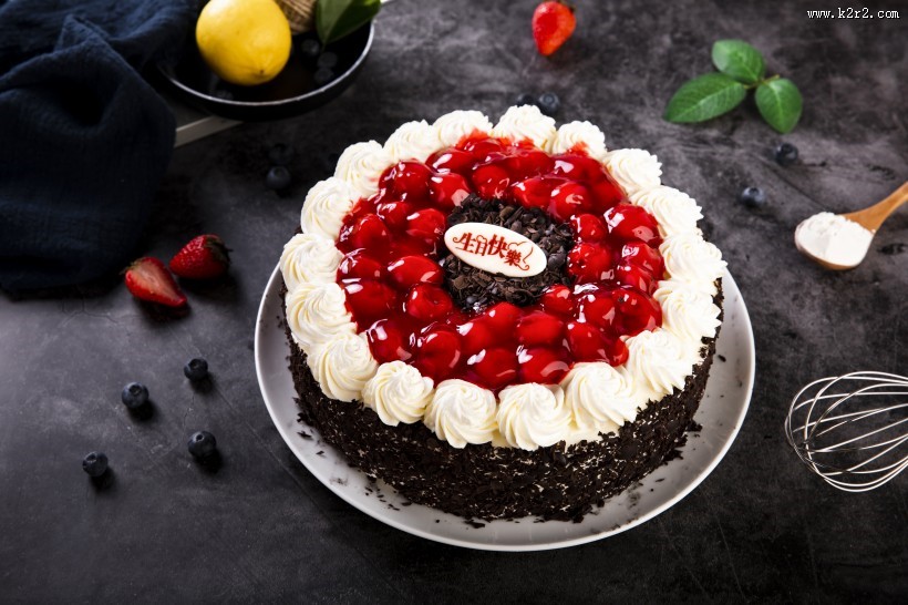 可口香甜的水果奶油蛋糕图片