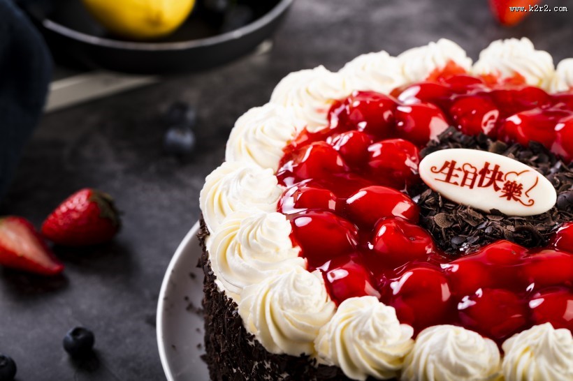 可口香甜的水果奶油蛋糕图片