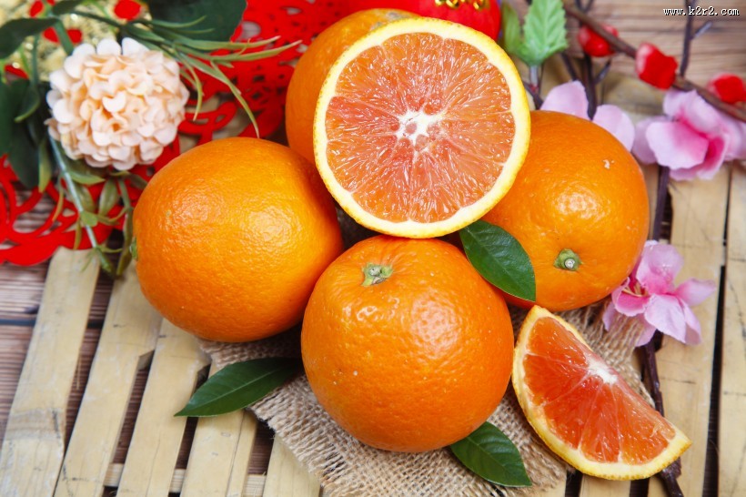 酸甜可口的切开的橙子图片