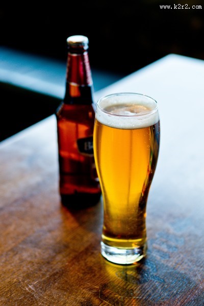 玻璃杯中的啤酒图片大全