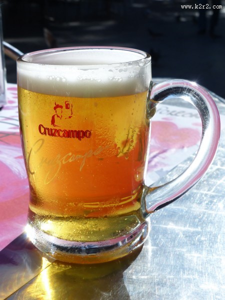 玻璃杯中的啤酒图片大全