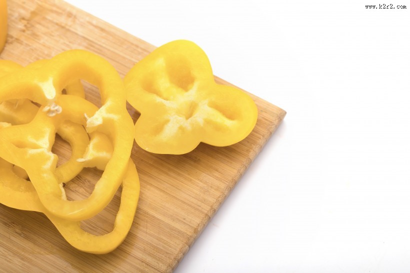 切开的灯笼一样的彩椒图片