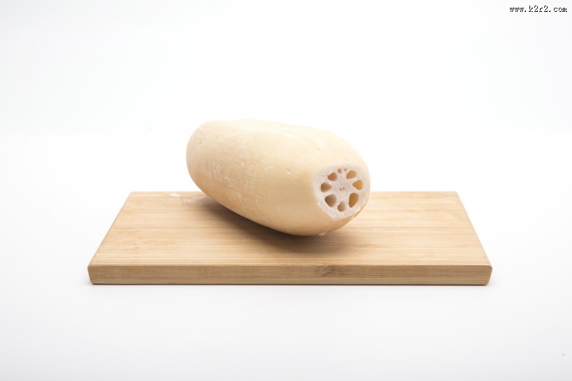 切开的白色莲藕图片