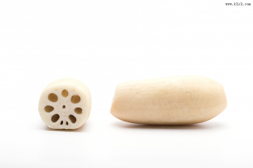 切开的白色莲藕图片