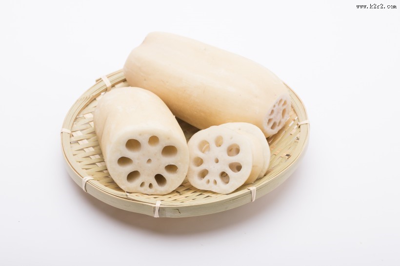切开的白色莲藕图片