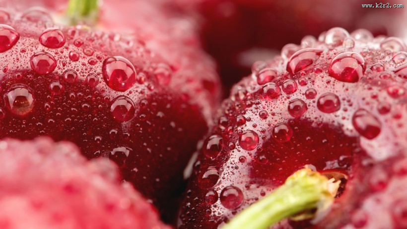 美味可口的带着水珠的车厘子图片