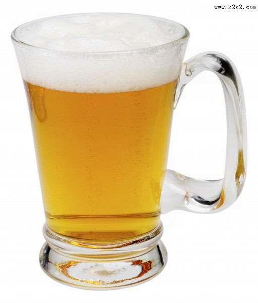 玻璃杯中的啤酒图片