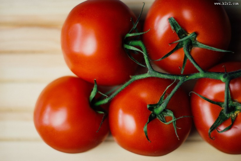 鲜红的西红柿图片
