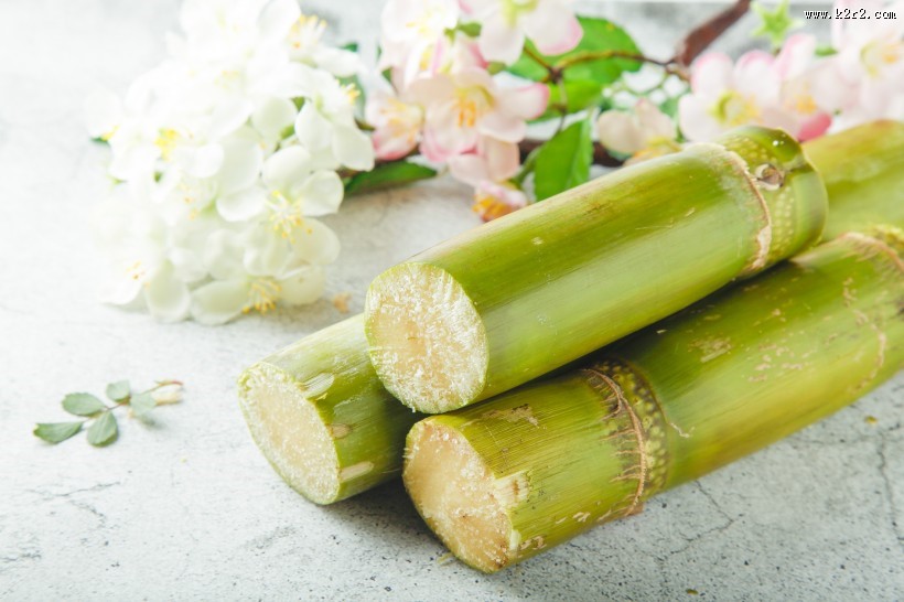切段削皮的甘蔗图片