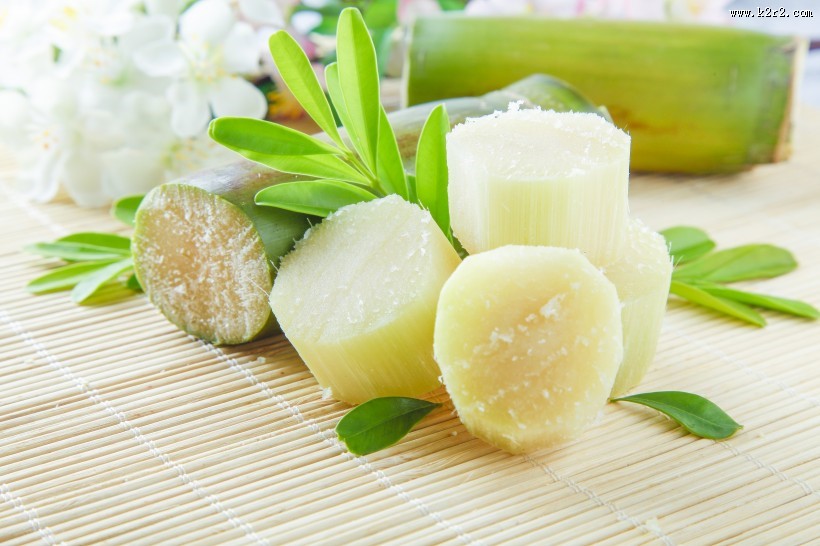 切段削皮的甘蔗图片