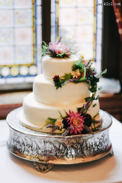 美味的三层蛋糕图片