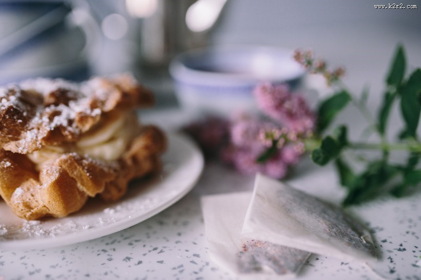 美味的泡芙和解腻的咖啡图片