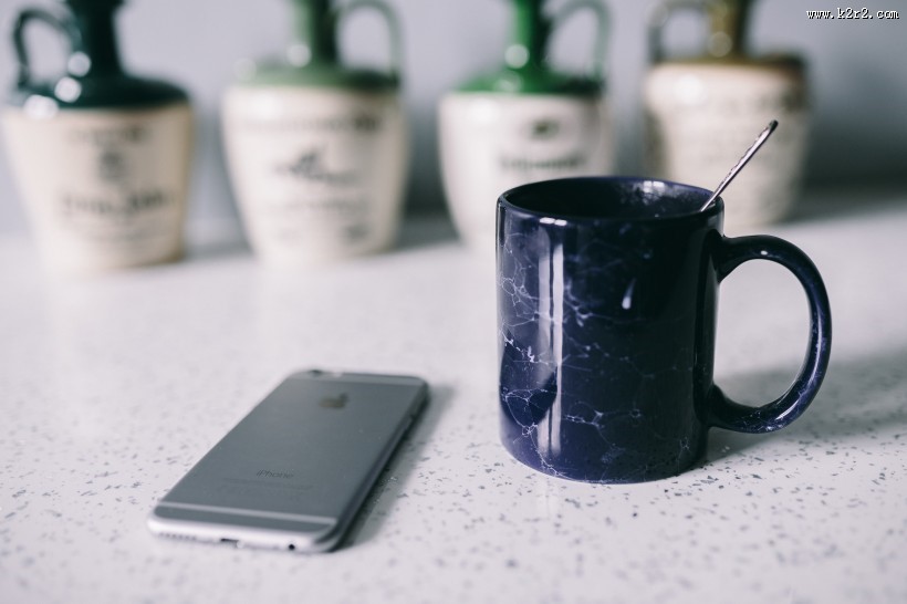 美味的泡芙和解腻的咖啡图片